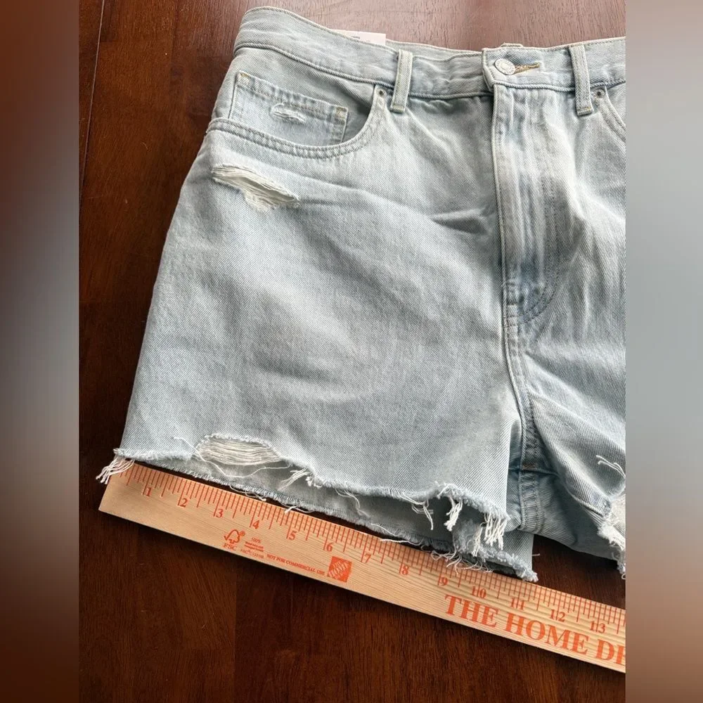 Uniqlo Women’s High Rise Light Wash Jean Denim Distressed Shorts 32” NWT New